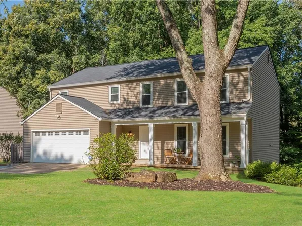 500 Barrington Dr W, Roswell, GA 30076