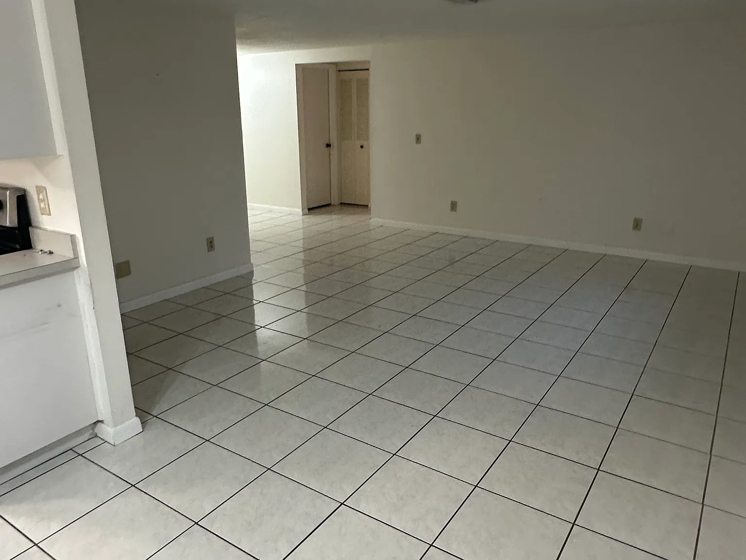 3 bed, 1208 sqft, $2,395 — Photo 4