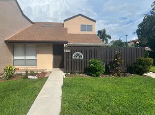 1860 Crystal Dr APT 18, Fort Myers, FL 33907