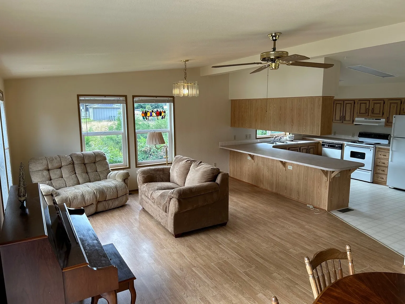 3 bed, 1342 sqft, $2,400 — Photo 4