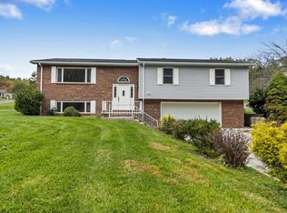 1307 Downwood Manor Dr, Morgantown, WV