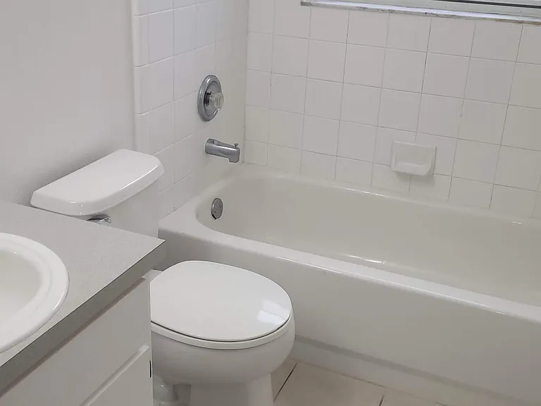 2120 Justin Ave — Photo 10