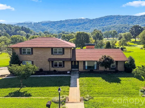 2796 Lakeview Dr, Lenoir, NC 28645