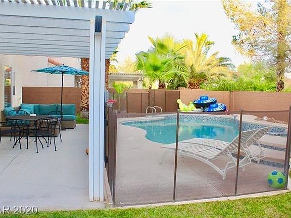 2nd image of 9901 Tarzana Ln