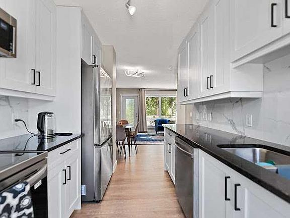 5th image of 416 E Covecreek Cir NE