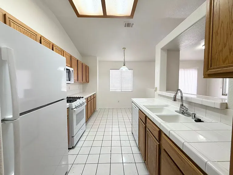 8620 Magnolia Ridge Ave — Photo 5