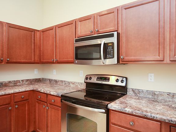 5th image of 1301 Majestic Woods Dr