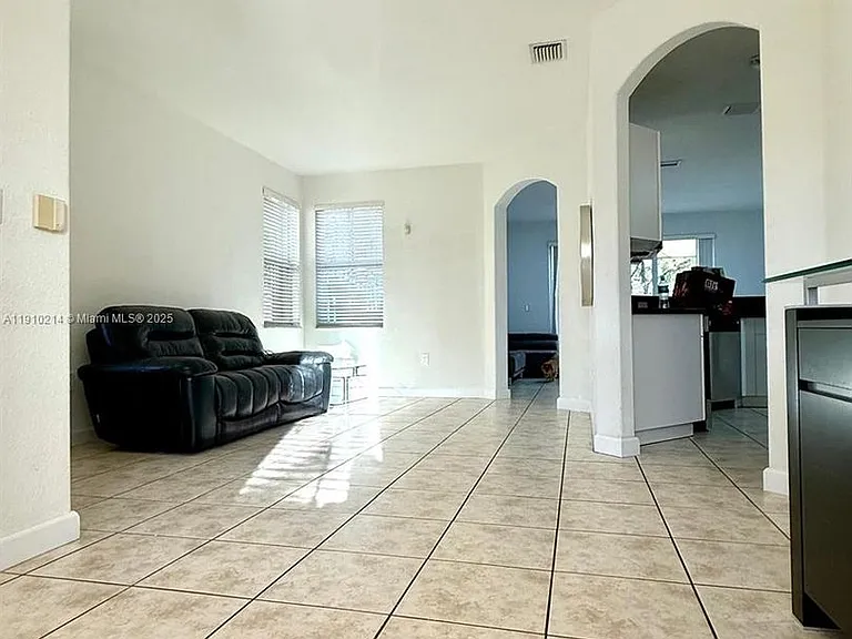 8675 NW 109th Ct — Photo 3