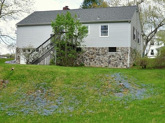 4th image of 102 Church St