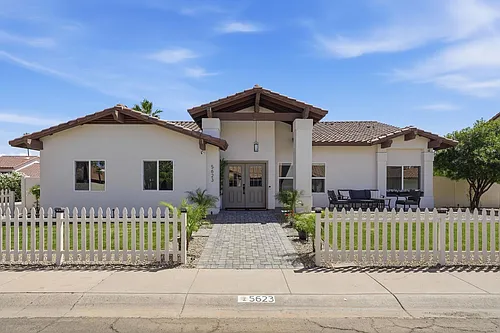 5623 E Claire Dr Photo 1