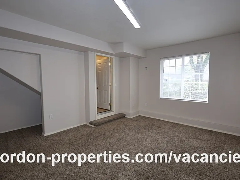 16913 NE Halsey St — Photo 5