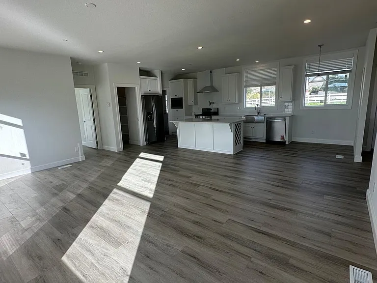 30665 Santa Fe St — Photo 5