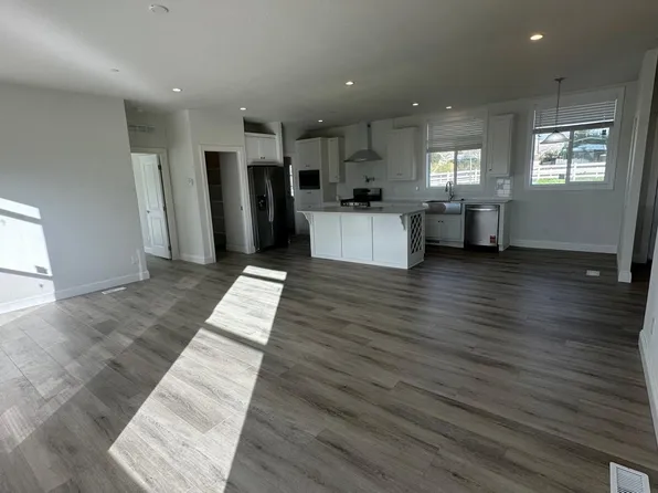 30665 Santa Fe St, Hemet, CA 92543