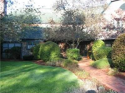 1st image of 7 Gardencourt Dr
