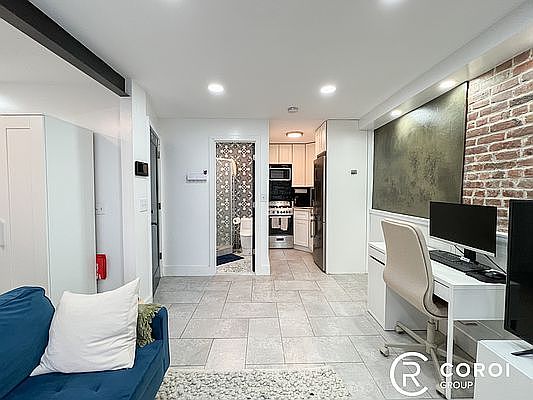 4th image of 509 Van Buren St #1
