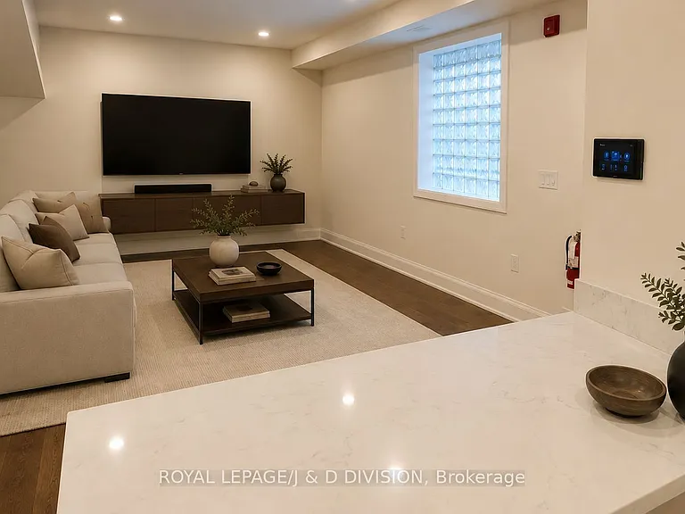 2579 Yonge St #202 — Photo 8