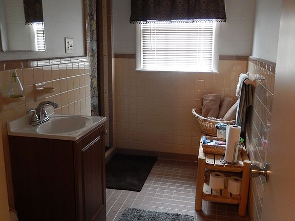 Full bath downstairs