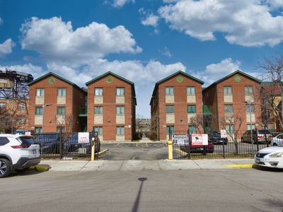 (Undisclosed Address), Chicago, IL, 60616