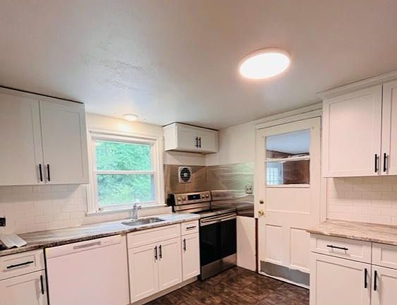 4th image of 214 House St