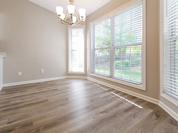 5th image of 280 Avalon Forest Dr