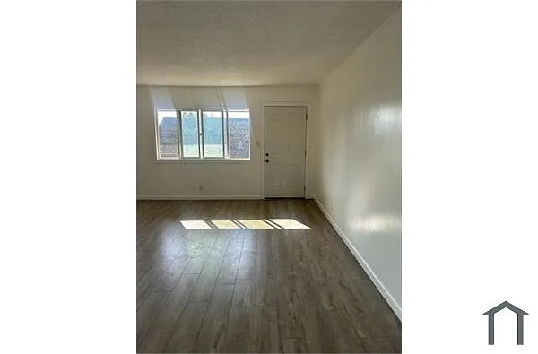 Building Photo - 2630 S Hobart Blvd #CALL