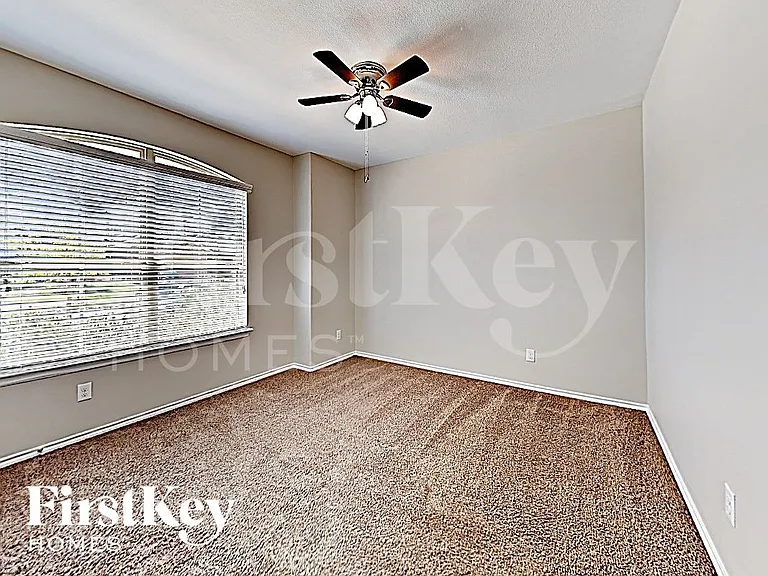 1724 Henderson Dr — Photo 13
