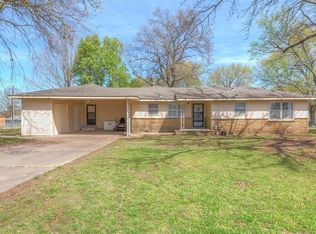 512 High St, Henryetta, OK 74437