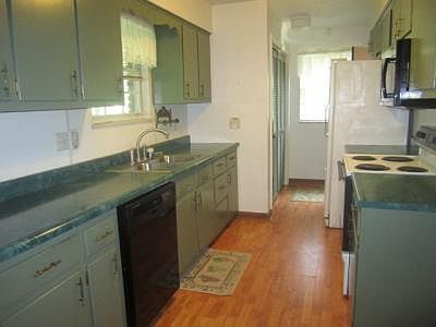 2nd image of 1 Pinehill Est