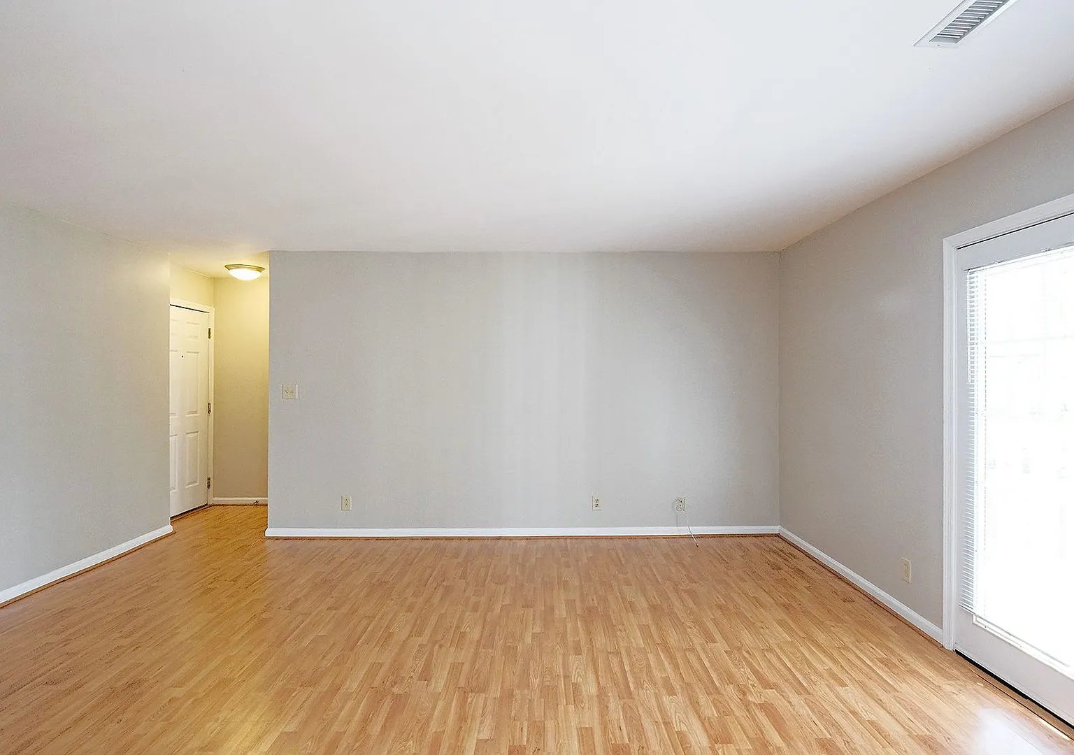 Dog-Friendly Villas at Southern Ridge Apartment With Community Amenities — Photo 3