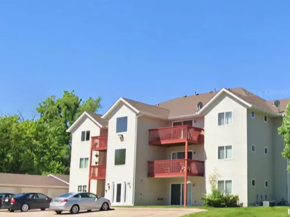 643 E 46th St #B-21, Davenport, IA 52806