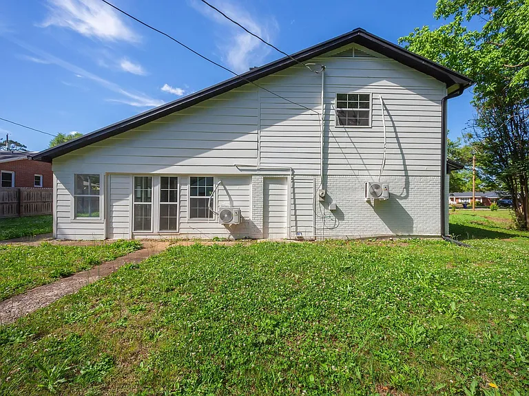 90 Shaw Ln — Photo 8