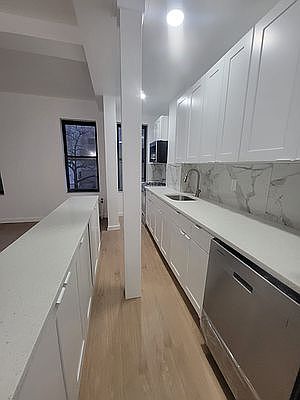 4th image of 211 E 35th St #2