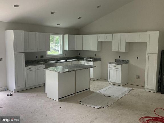 4th image of 301 Monticello Dr