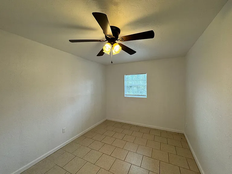 715 E Plymouth Ave — Photo 18
