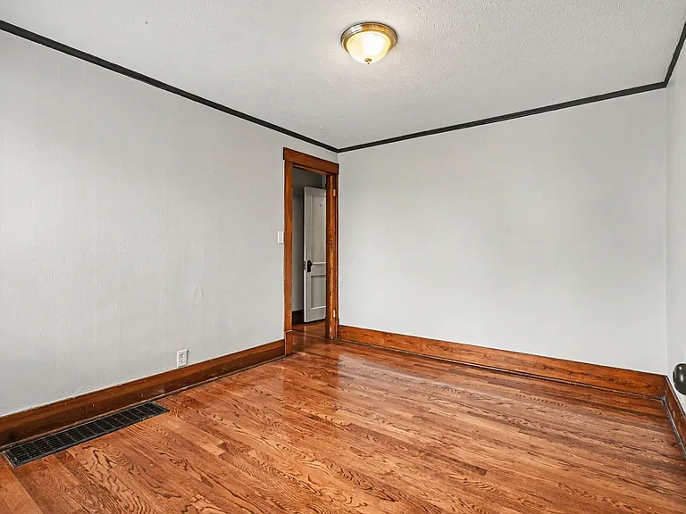 Entry/Living Room