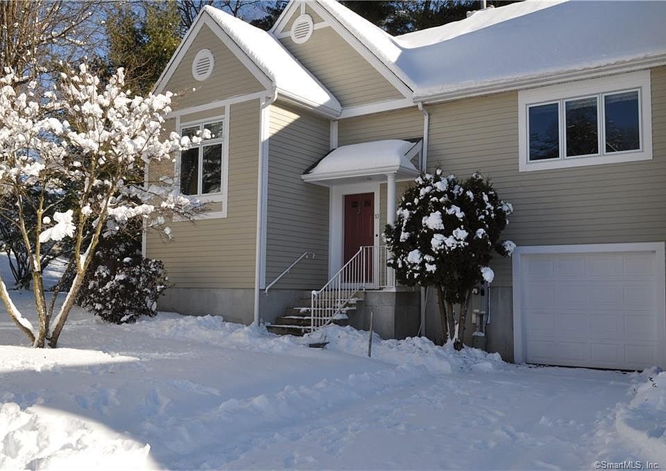 1st image of 10 Essex Court #10