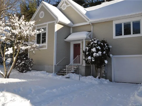 10 Essex Court #10, Avon, CT 06001