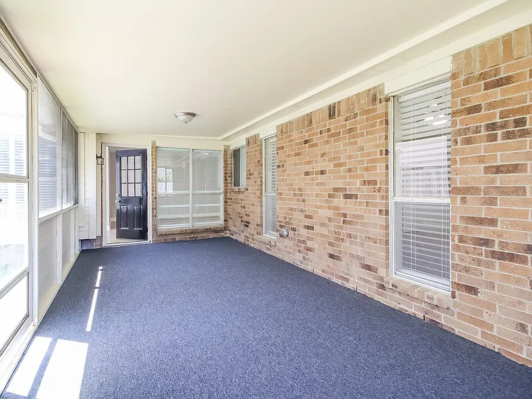 1235 Park Ln — Photo 15