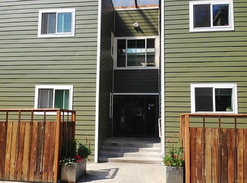 1415 1st Ave N: entry