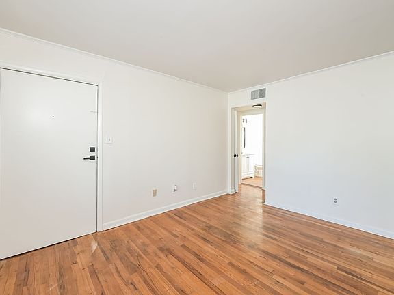5th image of 1978 Wellbourne Dr NE #8