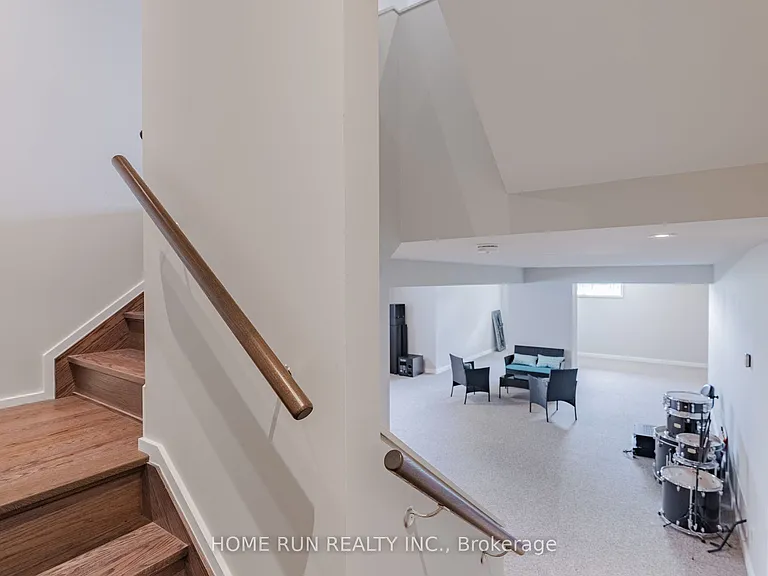 451 Longworth Ave — Photo 48