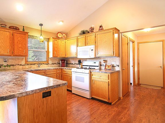 4th image of 3075 S Bluff Ct