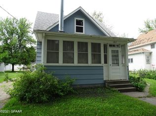 1517 N 3rd St, Grand Forks, ND 58203