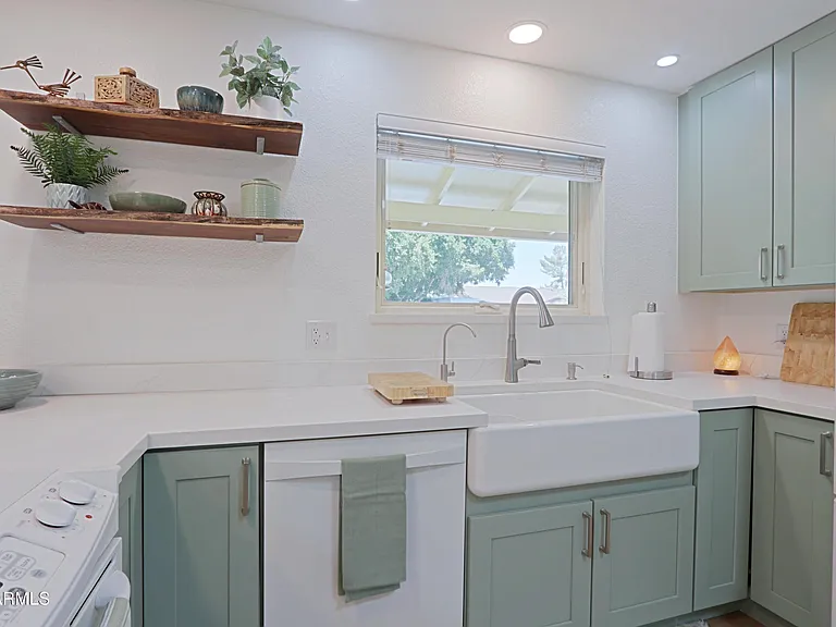 703 E Auburn Dr — Photo 8