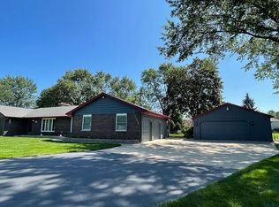608 Victoria Ave, Yorkville, IL 60560