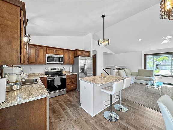 4th image of 1628 Hazeltine Drive