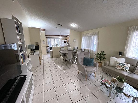4th image of 629 NW 208th Way #639
