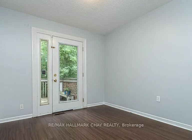 33B Grove St E #MAIN FLOOR — Photo 10