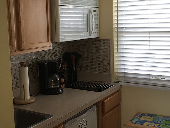 4th image of 1110 Wesley Ave #200