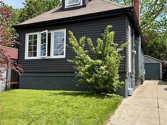 2nd image of 219 Hess St S